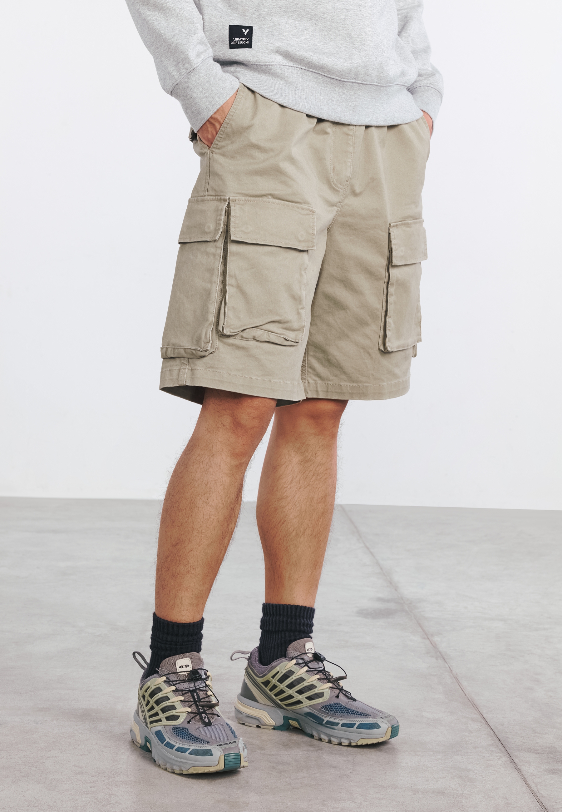 Vintage Industries Utility cargoshorts med loose fit og stretch Beige